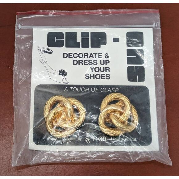 SG D'or Vintage Clip Ons Shoe Clips Charms Golden Tone Knot New in Bag 1960s - Picture 1 of 2